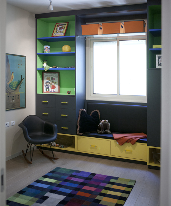 Garden Apartment, Jerusalem: kids room design by Beth Kopin